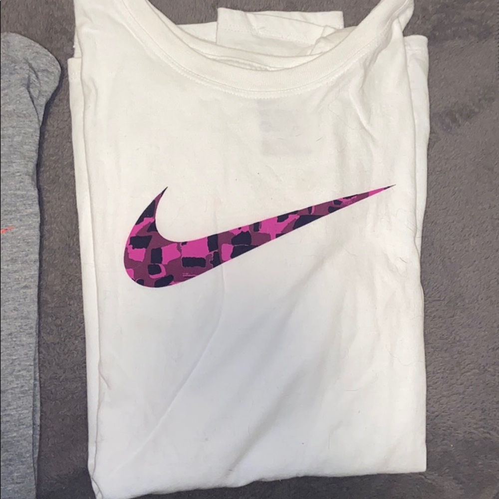 Nike tops bundle!!